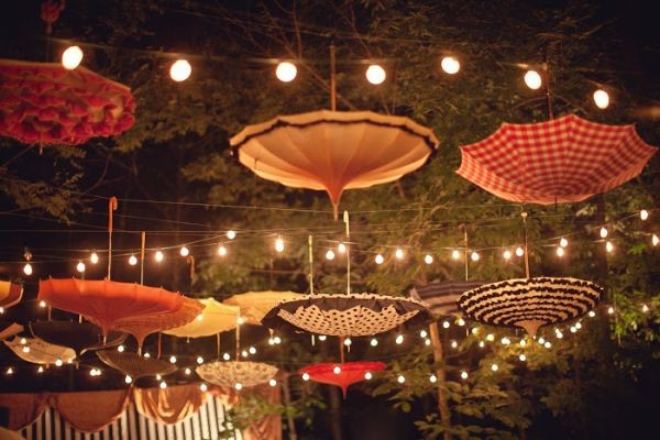 5-unusual-ways-to-use-an-umbrella-decoration